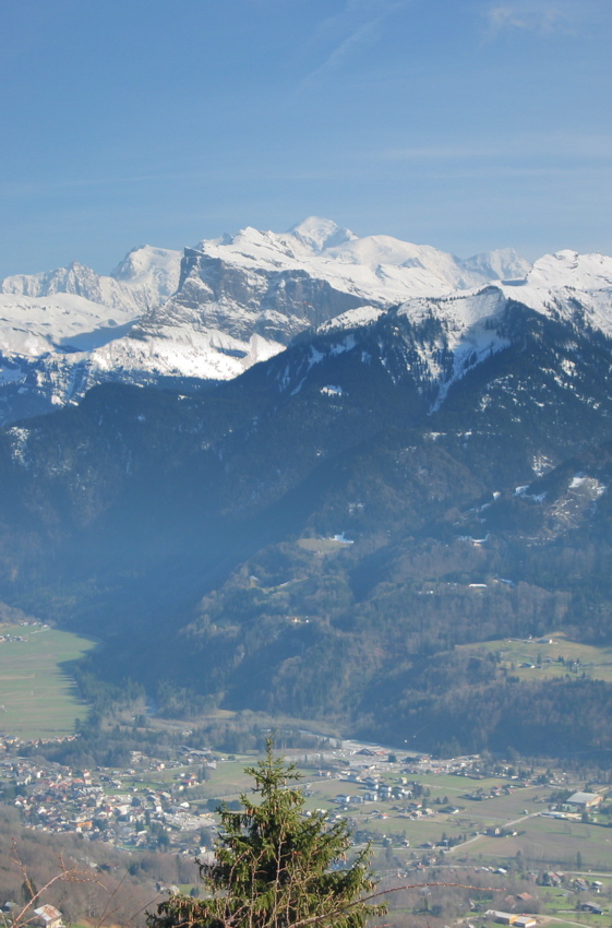 Samoens et Mont Blanc vus de la montée Plaine de Joux