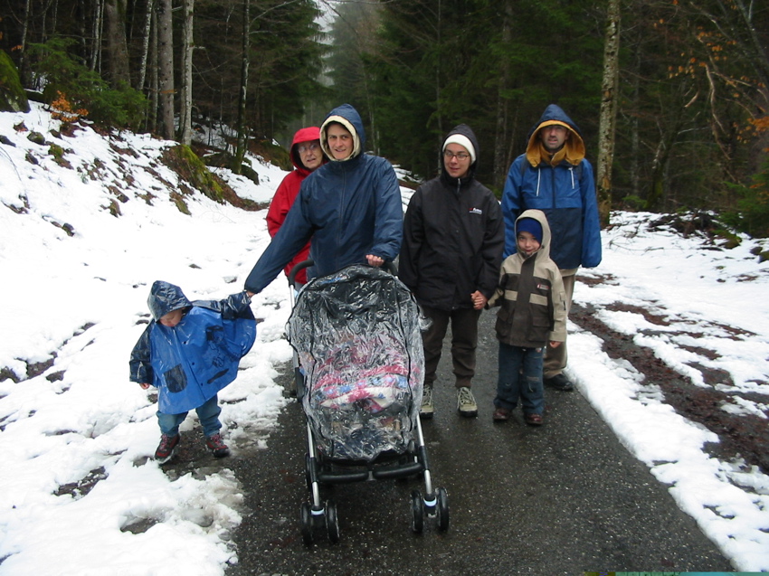 Promenade au dela de la cascade.