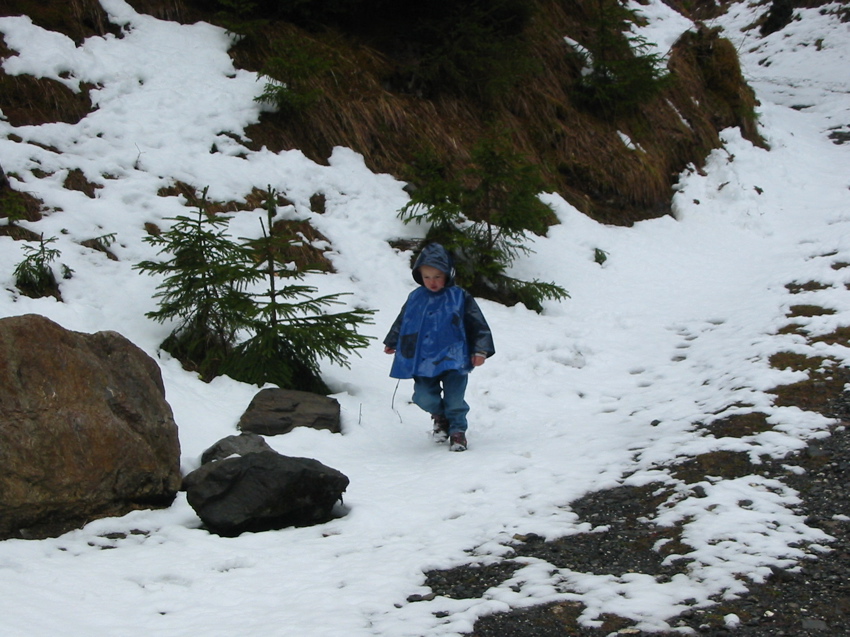 Plaisir de marcher dans la neige.