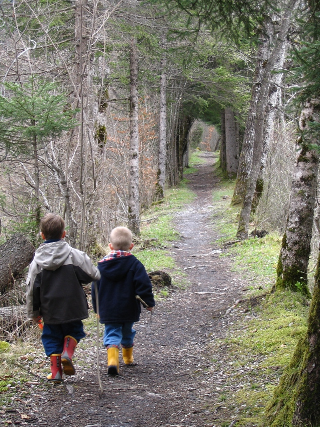 Promenade au long du Giffre et du lac des Vernays.