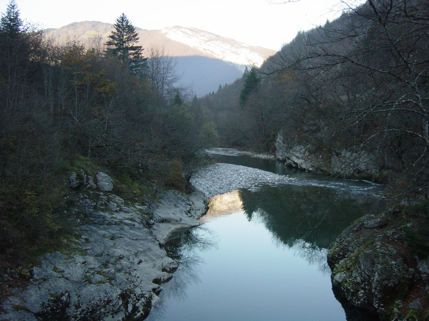 Le Chéran près de la grotte de Pré-rouge
