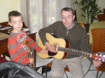 Mick s'est mis à la guitare.