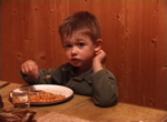 Olivier devant ses pâtes