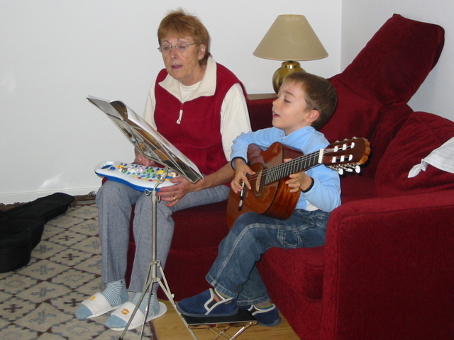Leçon de guitare.